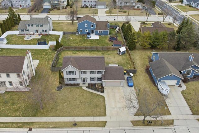 116 N Weiss WAY, Saukville, WI 53080