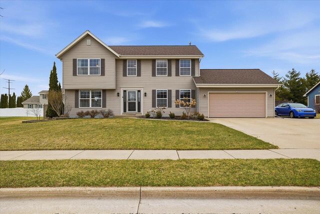 116 N Weiss WAY, Saukville, WI 53080