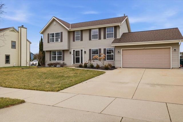 116 N Weiss WAY, Saukville, WI 53080