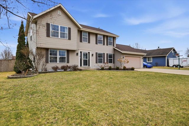 116 N Weiss WAY, Saukville, WI 53080