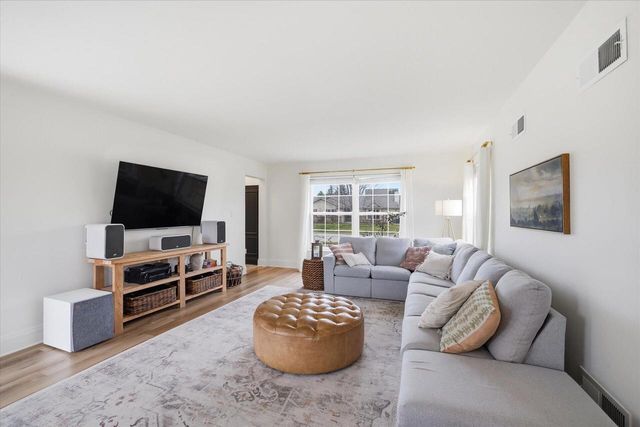 116 N Weiss WAY, Saukville, WI 53080