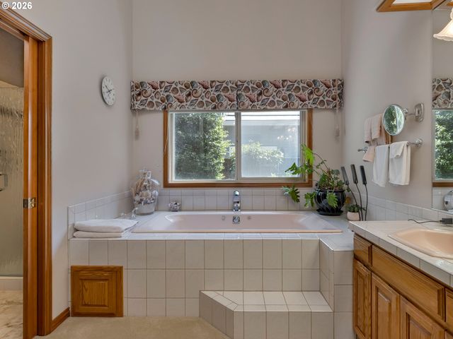 1631 Nw LACAMAS Dr, Camas, WA 98607