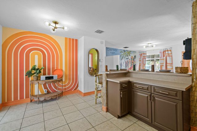 943 Charles Street, West Palm Beach, FL 33401