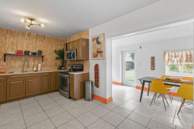 943 Charles Street, West Palm Beach, FL 33401