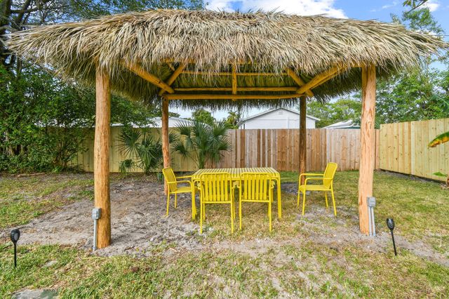 943 Charles Street, West Palm Beach, FL 33401