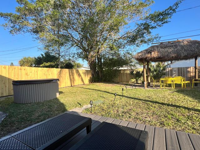 943 Charles Street, West Palm Beach, FL 33401