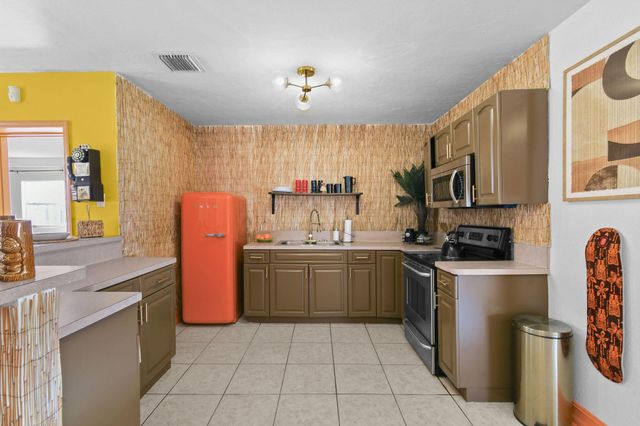 943 Charles Street, West Palm Beach, FL 33401