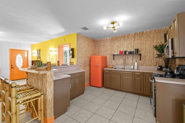 943 Charles Street, West Palm Beach, FL 33401