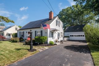 33 Thorpe Street, North Haven, CT 06473