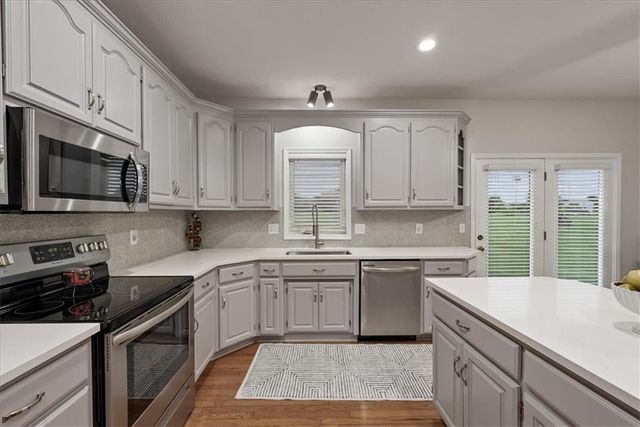 4532 SW Gull Point Drive, Lee's Summit, MO 64082