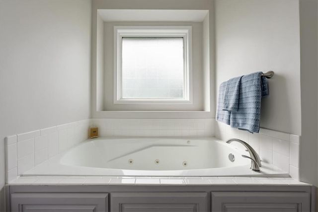 4532 SW Gull Point Drive, Lee's Summit, MO 64082