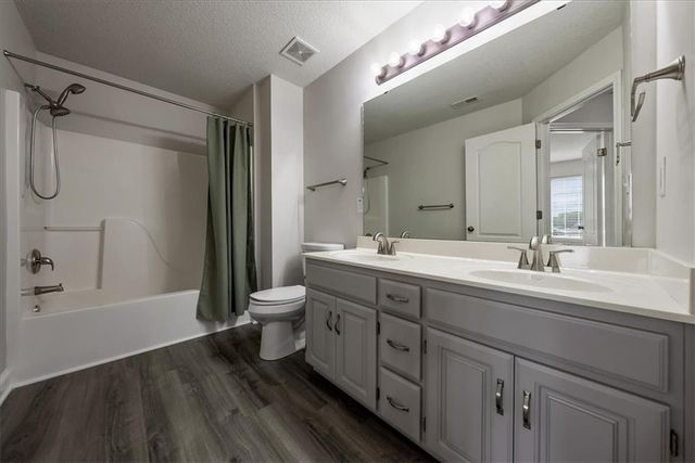 4532 SW Gull Point Drive, Lee's Summit, MO 64082