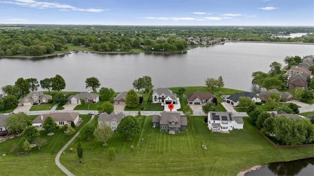 4532 SW Gull Point Drive, Lee's Summit, MO 64082