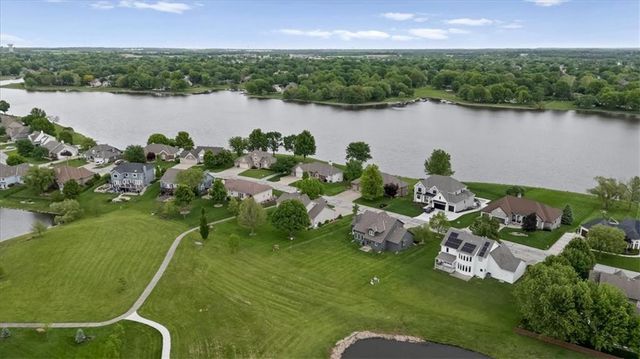 4532 SW Gull Point Drive, Lee's Summit, MO 64082