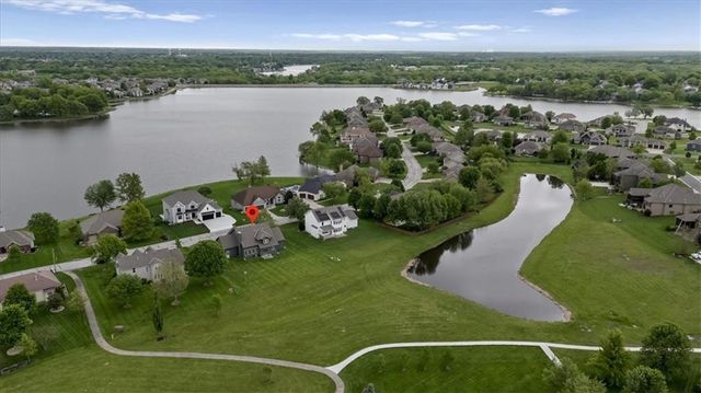 4532 SW Gull Point Drive, Lee's Summit, MO 64082