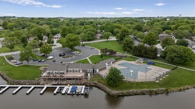 4532 SW Gull Point Drive, Lee's Summit, MO 64082