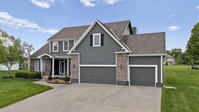 4532 SW Gull Point Drive, Lee's Summit, MO 64082