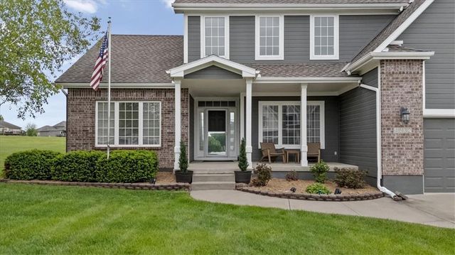 4532 SW Gull Point Drive, Lee's Summit, MO 64082