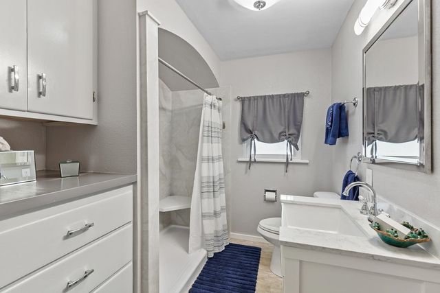521 N Locust Rd, Spokane Valley, WA 99206