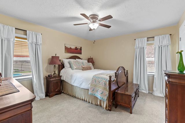 521 N Locust Rd, Spokane Valley, WA 99206