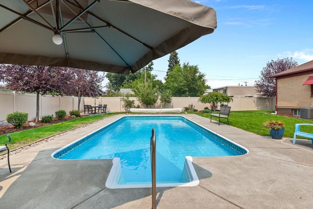 521 N Locust Rd, Spokane Valley, WA 99206