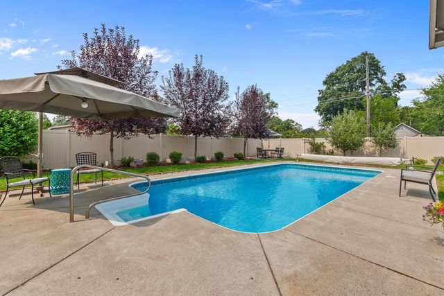 521 N Locust Rd, Spokane Valley, WA 99206