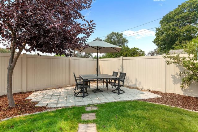 521 N Locust Rd, Spokane Valley, WA 99206