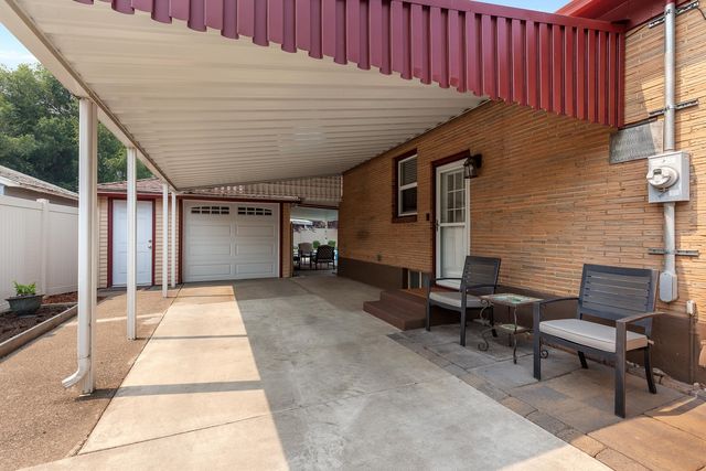521 N Locust Rd, Spokane Valley, WA 99206