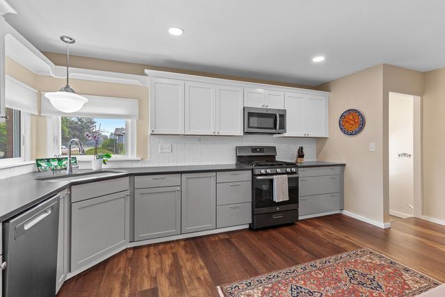 521 N Locust Rd, Spokane Valley, WA 99206