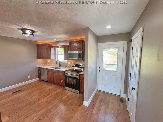 1911 Evergreen Road, Fraziers Bottom, WV 25082