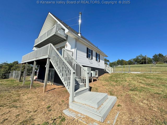 1911 Evergreen Road, Fraziers Bottom, WV 25082