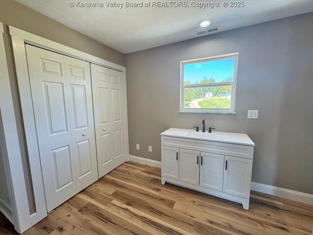 1911 Evergreen Road, Fraziers Bottom, WV 25082