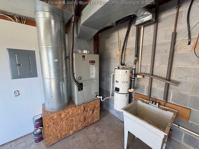 1911 Evergreen Road, Fraziers Bottom, WV 25082