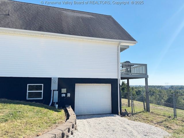 1911 Evergreen Road, Fraziers Bottom, WV 25082