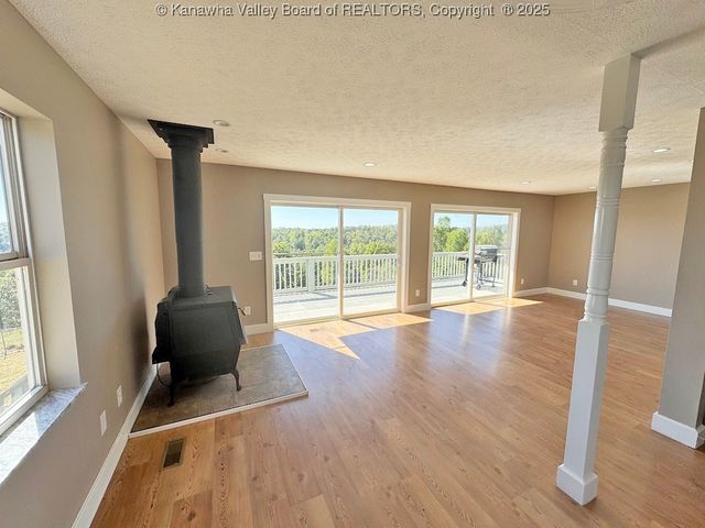 1911 Evergreen Road, Fraziers Bottom, WV 25082