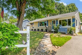 39 Wakefield St, Springfield, MA 01151