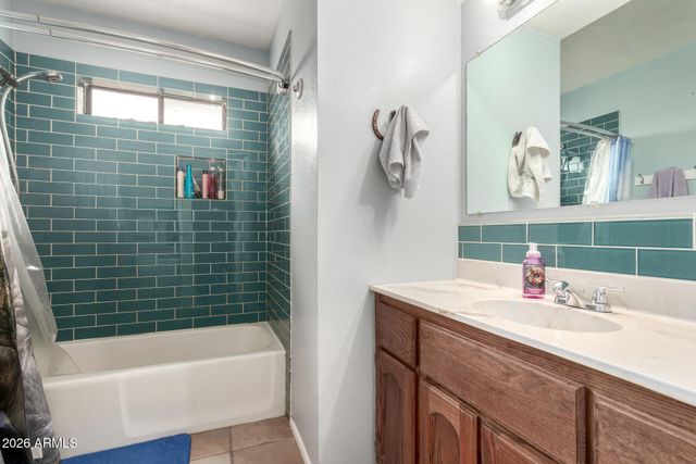 35011 N 3RD Street, Phoenix, AZ 85086