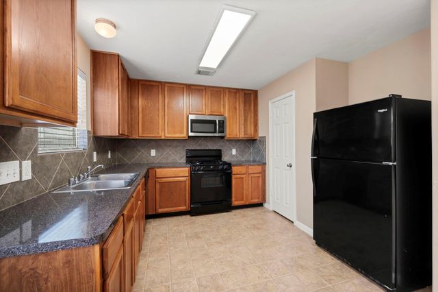 3906 Falvel Shadow Creek Drive, Spring, TX 77388