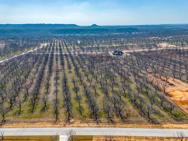 2167 E Landings N, Granbury, TX 76049