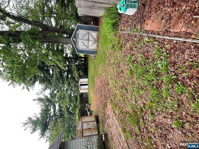 43 S Farview Avenue, Paramus, NJ 07652
