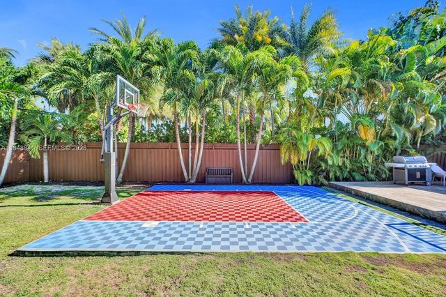 3757 Prairie Ave, Miami Beach, FL 33140