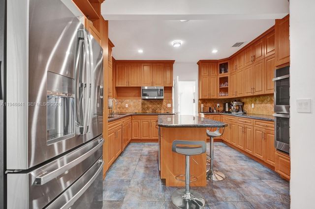 3757 Prairie Ave, Miami Beach, FL 33140