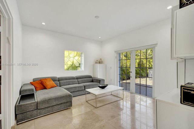 3757 Prairie Ave, Miami Beach, FL 33140