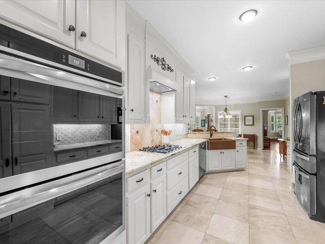 184 Springs Edge Drive, Conroe, TX 77356
