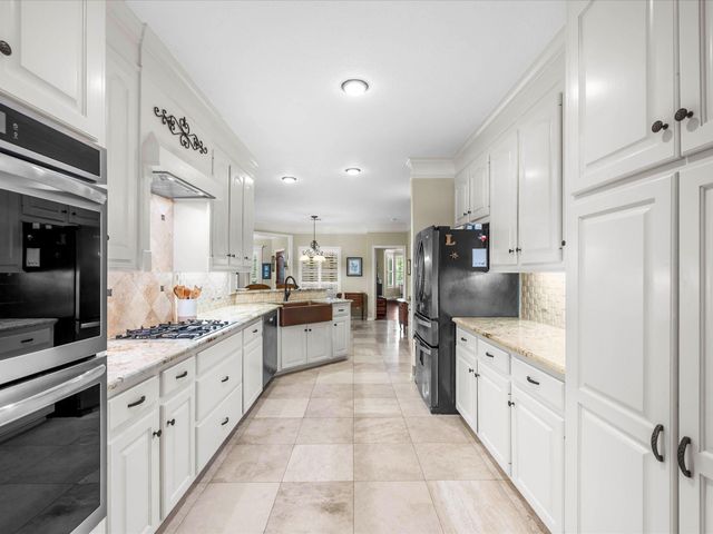 184 Springs Edge Drive, Conroe, TX 77356