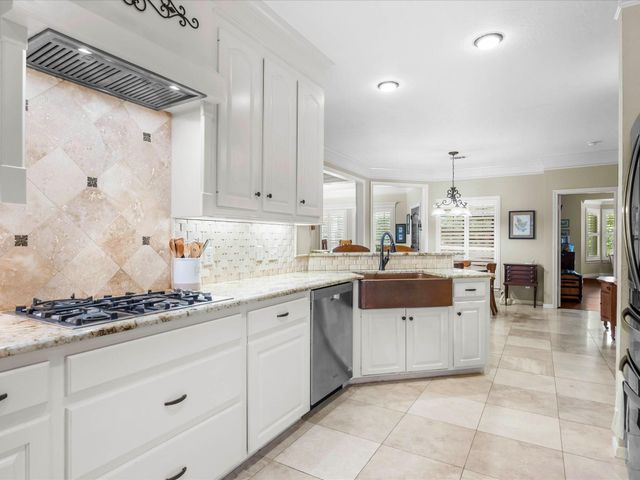 184 Springs Edge Drive, Conroe, TX 77356