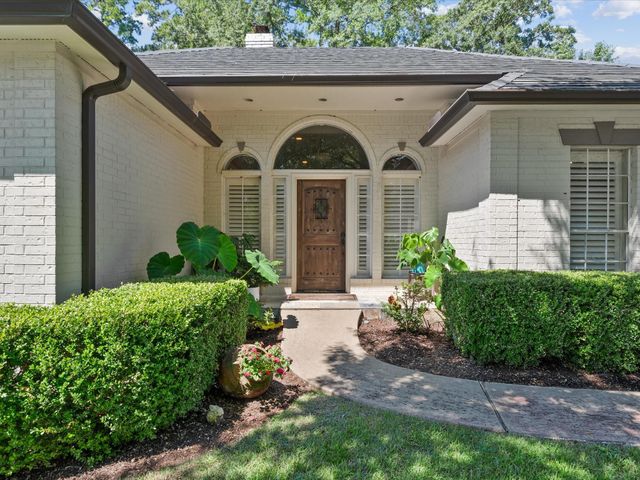 184 Springs Edge Drive, Conroe, TX 77356