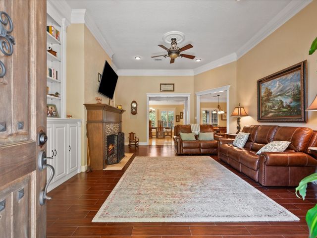 184 Springs Edge Drive, Conroe, TX 77356