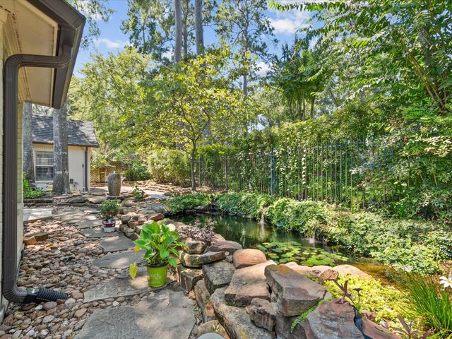 184 Springs Edge Drive, Conroe, TX 77356
