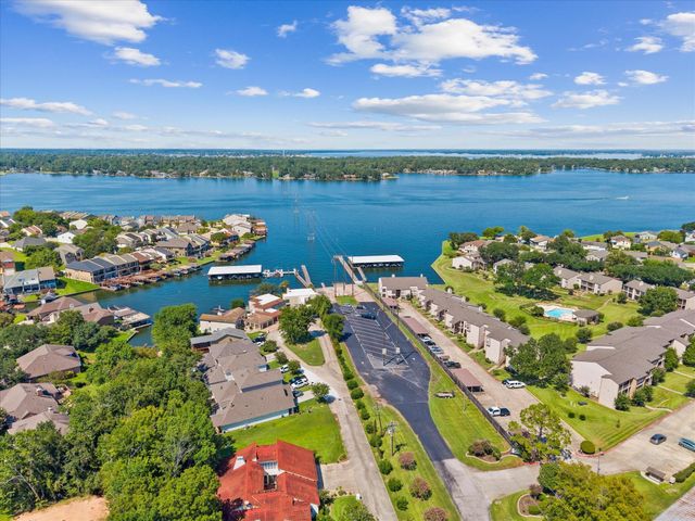 184 Springs Edge Drive, Conroe, TX 77356